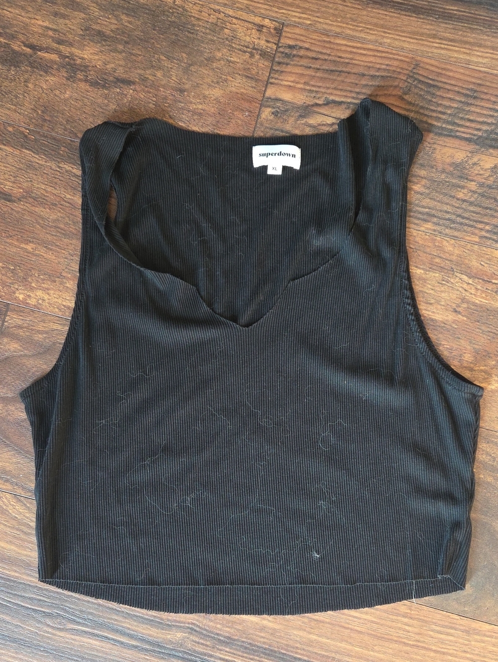 superdown Black Ribbed V-Neck Cropped Tank